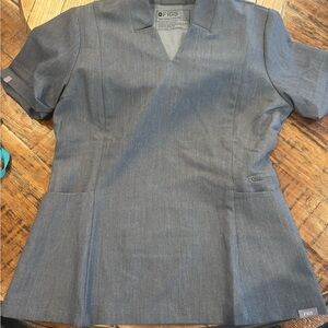 Figs Women's Short-Sleeve Medical Scrub Top in Steel Gray